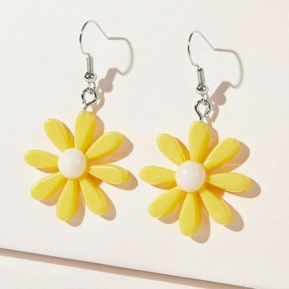 New Retro 60s Inspired GoGo Mod Boho‎ Yellow Resin Daisy Drop Pair Of Earrings - Picture 4 of 5